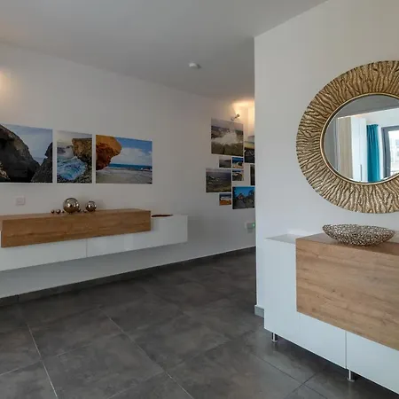 Apartman 2 Bed With Distant Sea And Country Views