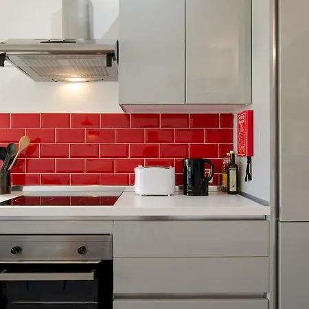 Apartman 2 Bed With Distant Sea And Country Views *