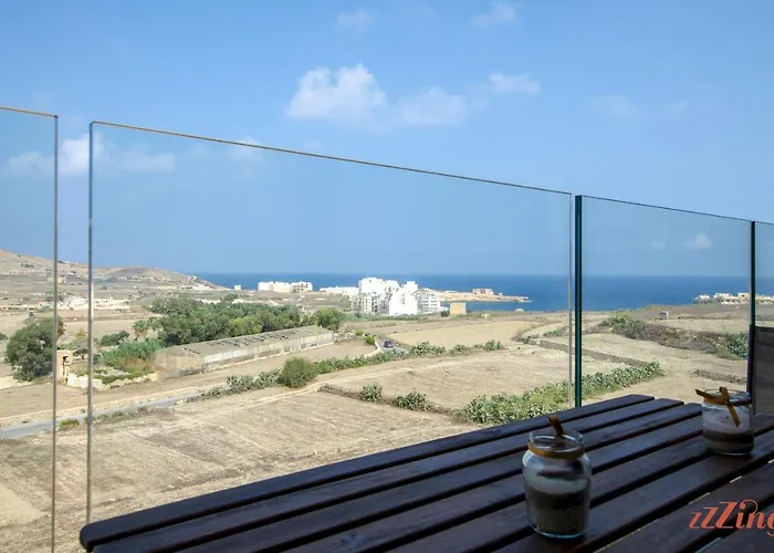 Daire 2 Bed With Distant Sea And Country Views