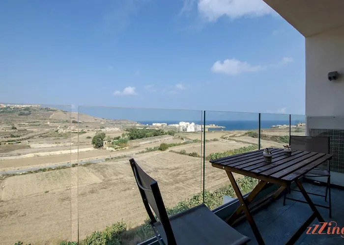 Daire 2 Bed With Distant Sea And Country Views *