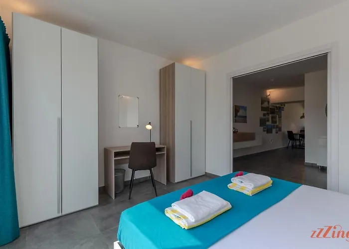 2 Bed With Distant Sea And Country Views Daire