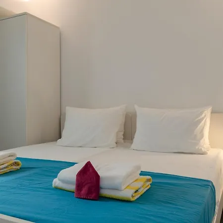 Appartement 2 Bed W Distant Sea And Country Views