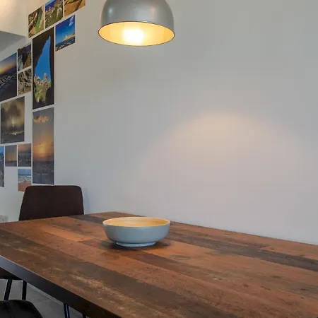 2 Bed With Distant Sea And Country Views Apartament *