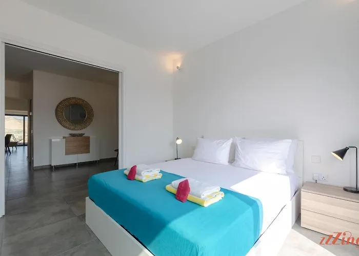 2 Bed With Distant Sea And Country Views *