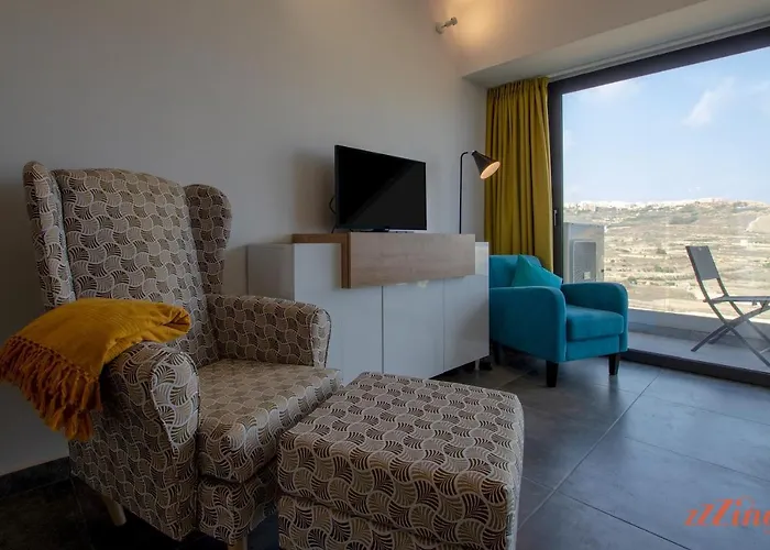 2 Bed With Distant Sea And Country Views Διαμέρισμα *