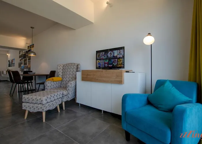 2 Bed With Distant Sea And Country Views Διαμέρισμα Marsalforn