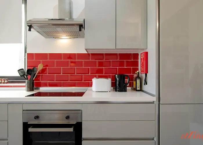 Apartamento 2 Bed With Distant Sea And Country Views *