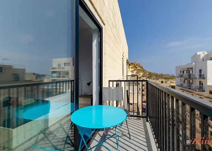 2 Bed With Distant Sea And Country Views Apartamento