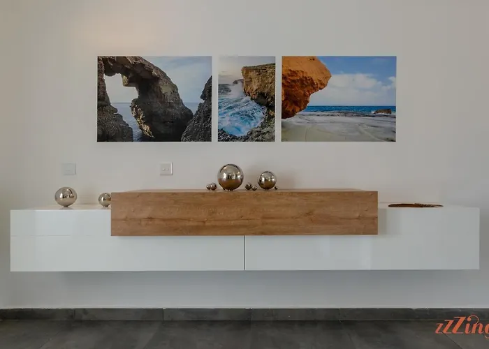 2 Bed With Distant Sea And Country Views Διαμέρισμα