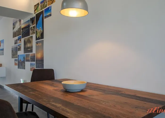 2 Bed With Distant Sea And Country Views Apartamento *